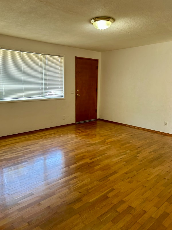 Foto del edificio - 1431 Mill St