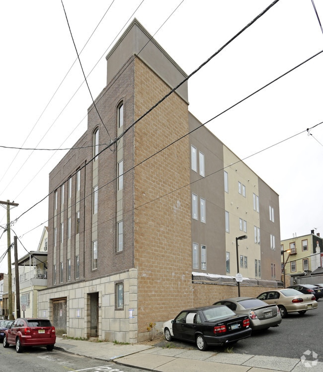 Building Photo - 541 42nd St