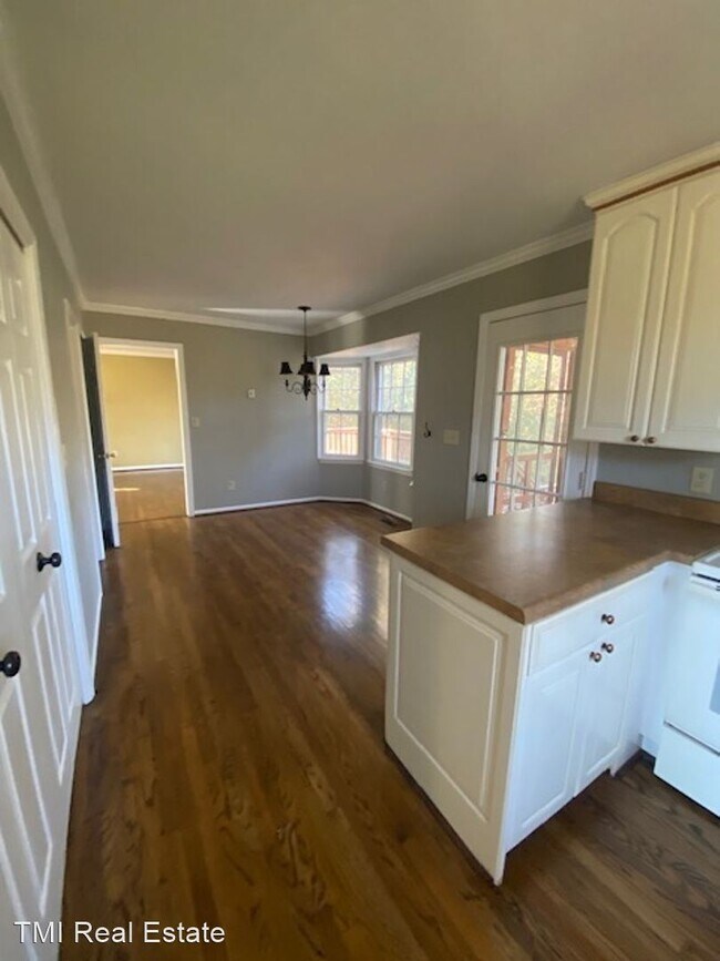 Building Photo - 3 br, 2.5 bath House - 4845 Winnebago Drive