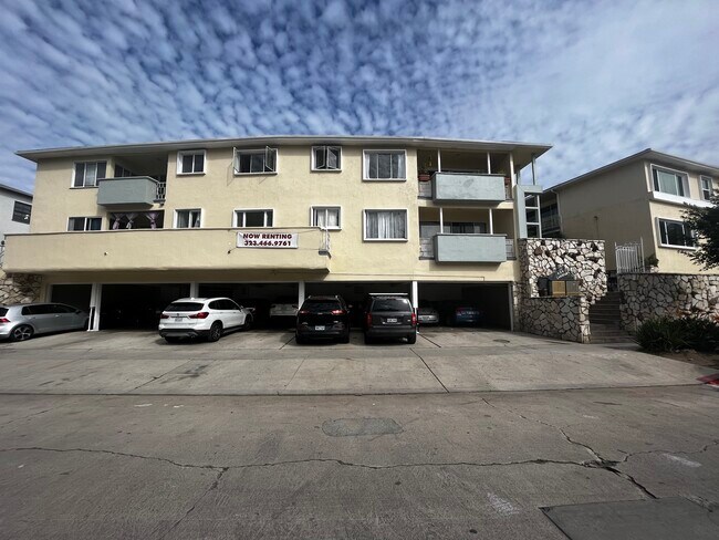 Building Photo - 424 Landfair Ave