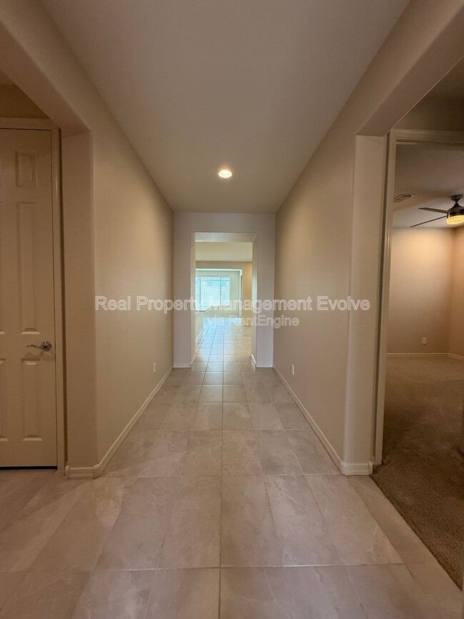 Building Photo - 5811 N 88th Ln