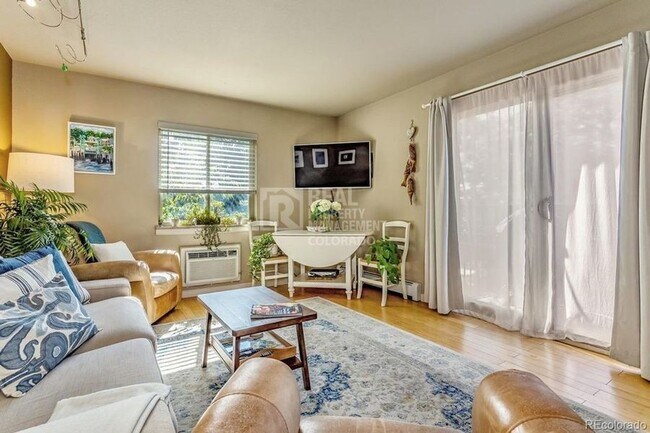 Foto del edificio - 1231 N Downing St