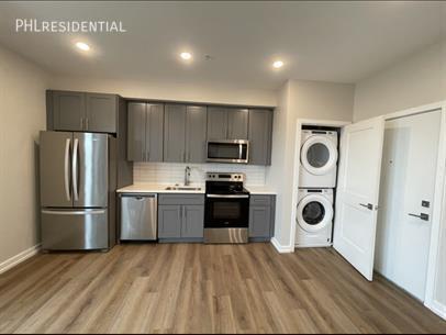Building Photo - 2616 W Girard Ave
