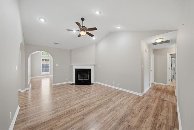 Building Photo - Beautiful 3BR Ranch on Corner Lot in Conover