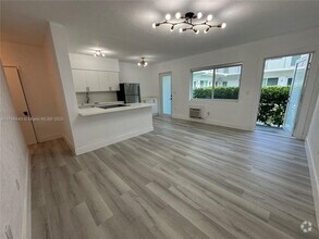 Building Photo - 9270 E Bay Harbor Dr