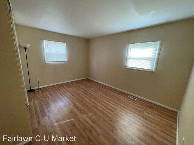 Building Photo - 3 br, 1 bath House - 2425 E. Elm St.