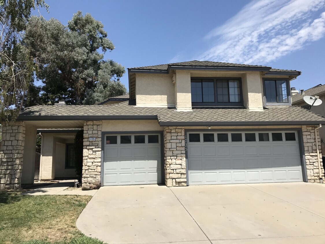 Primary Photo - 4 bed & 3 full bathrooms in Tracy!