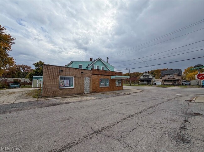 Foto del edificio - 2405 Youngstown Rd SE