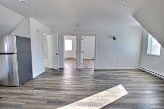 Building Photo - 153 St. George St