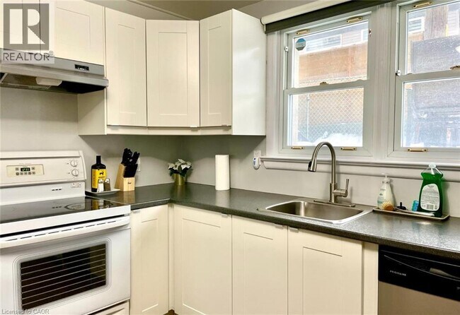 Photo du bâtiment - 479 Vernon Ave