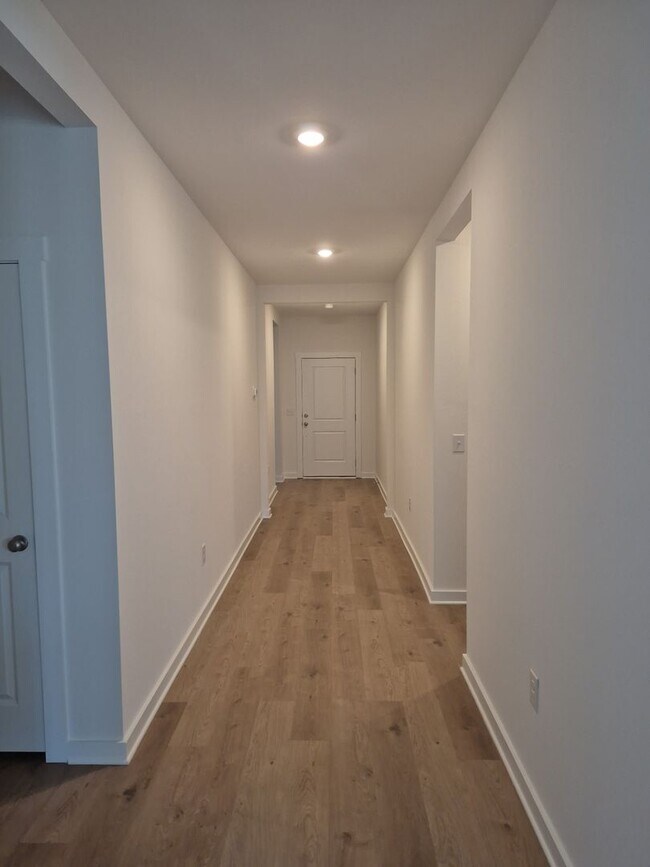 Building Photo - Free Wi-Fi for the first year! 4 Bed/2 Bat...