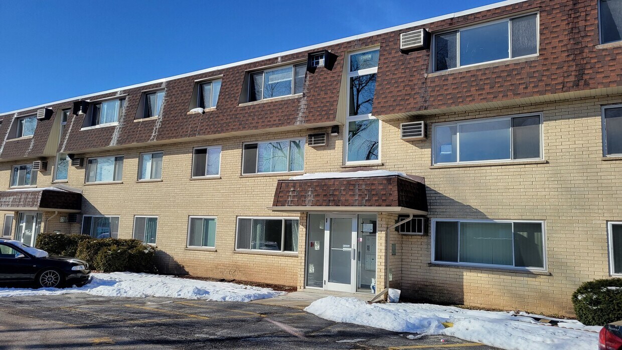 8812 Briar Ct Unit 3D, Des Plaines, IL 60016 Condo for Rent in Des