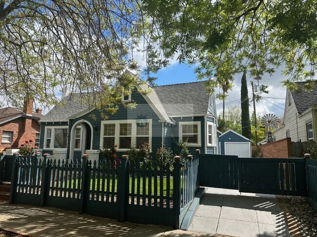 Building Photo - 1832 Lomita Ave