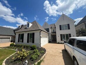 Building Photo - 10012 Adagio Cv