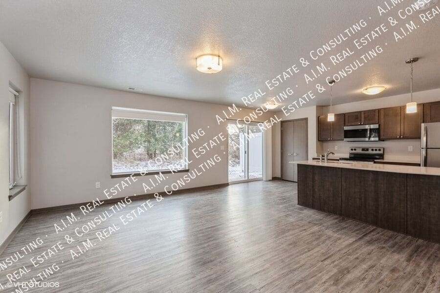Building Photo - 4006 NW Northwood Ln