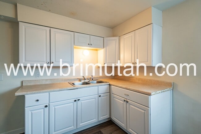 Building Photo - 224 W 400 N