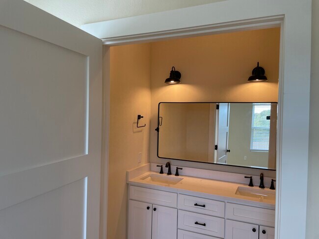 Foto del edificio - 411 N Holland St