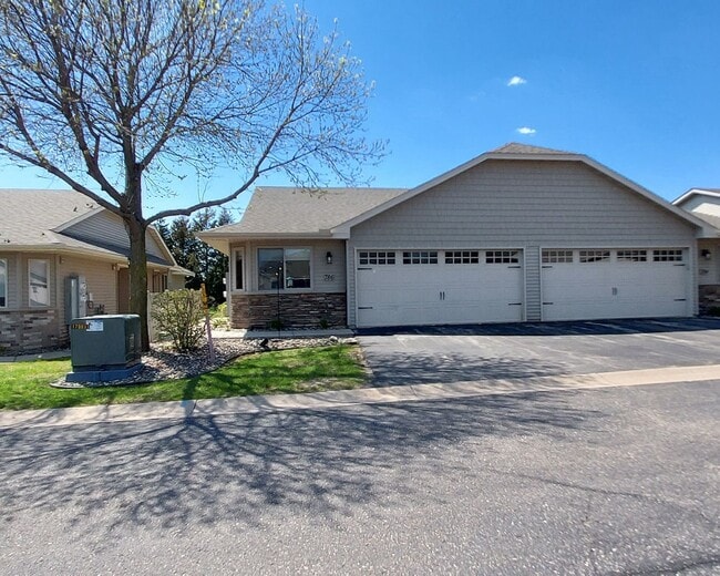 Building Photo - 786 Plum Tree Ln
