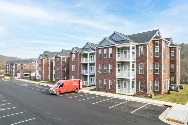 Building Photo - Groves at Waters Edge