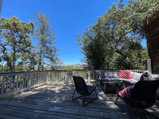 Foto del edificio - 252 Scenic Ave