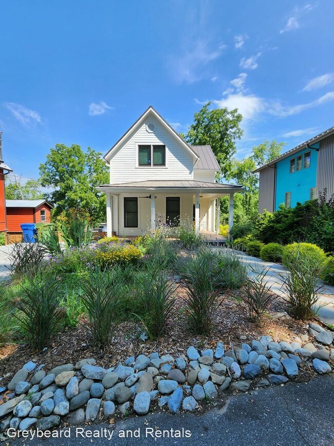 Building Photo - 3 br, 2.5 bath House - 17 Girdwood Street