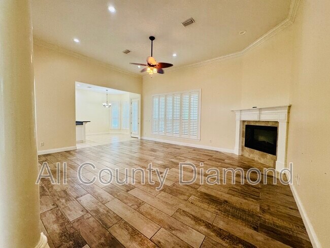 Foto del edificio - 100 Palm Bay Blvd