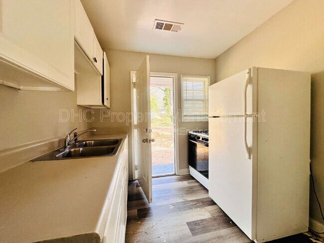 Photo - 1435 Lynford Dr SW House