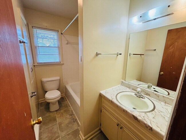 Foto del edificio - 1504 Thomas Ln