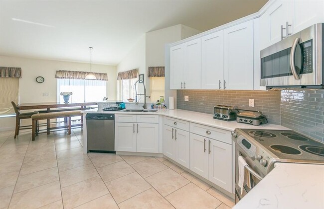 Building Photo - Summer 2022 Availability !! Weekly/Monthly...