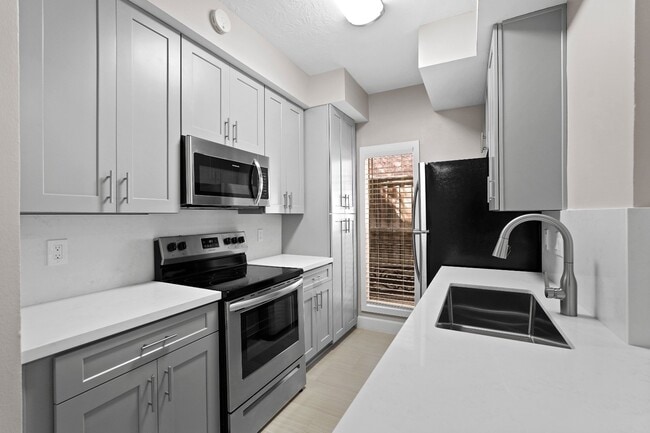 Building Photo - 2300 Augusta Dr