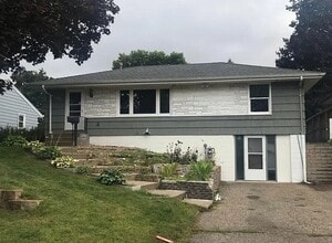 Building Photo - 748 20th Ave N