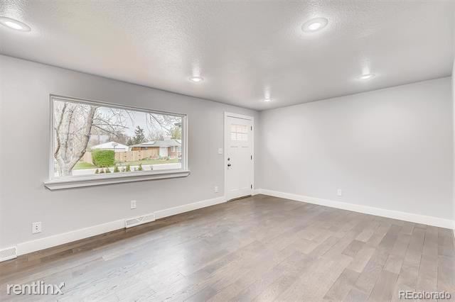 Building Photo - 4 br, 1 bath House - 760 Lotus Way