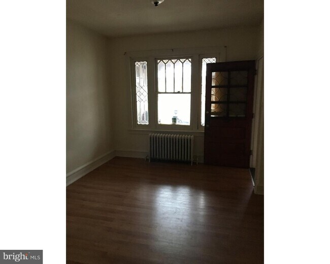 Building Photo - 417 W Fisher Ave