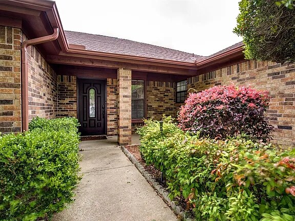 Building Photo - 8966 Hialeah Cir S