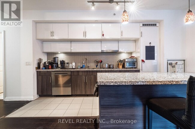 Building Photo - 8 Mercer St