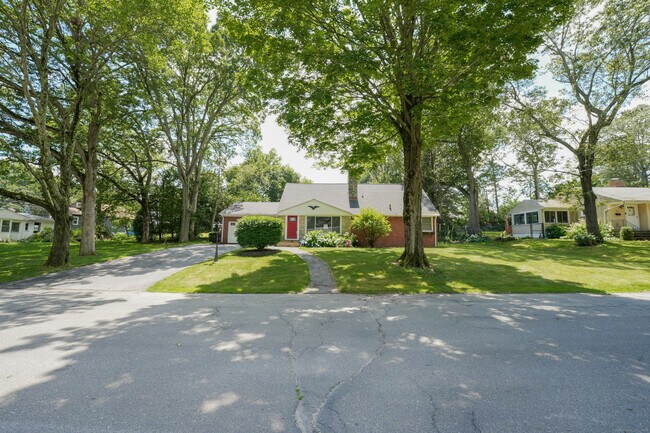 Foto del edificio - 70 Oakridge Rd