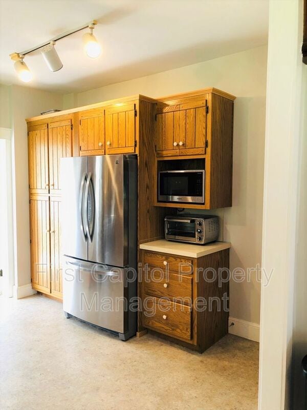 Building Photo - 6239 Main St