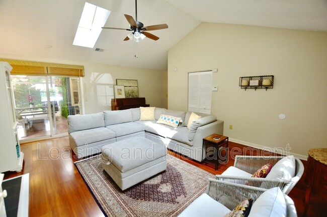 Foto del edificio - 1261 Llewellyn Rd