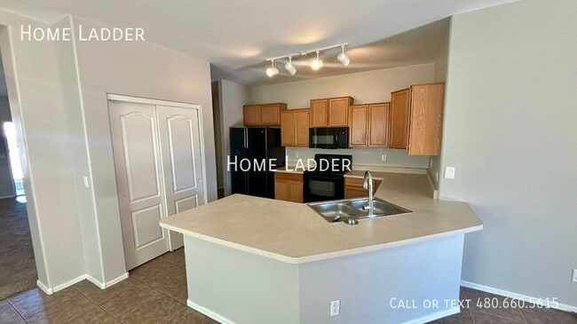 Foto del edificio - 5625 W Ellis Dr