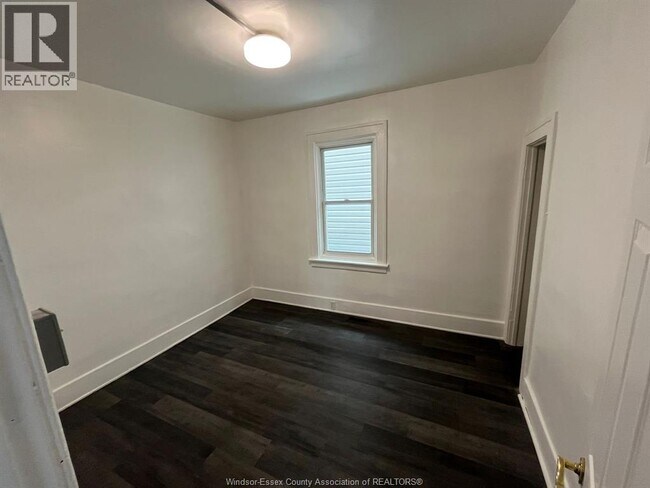 Photo du bâtiment - 1063 Henry Ford Centre Dr