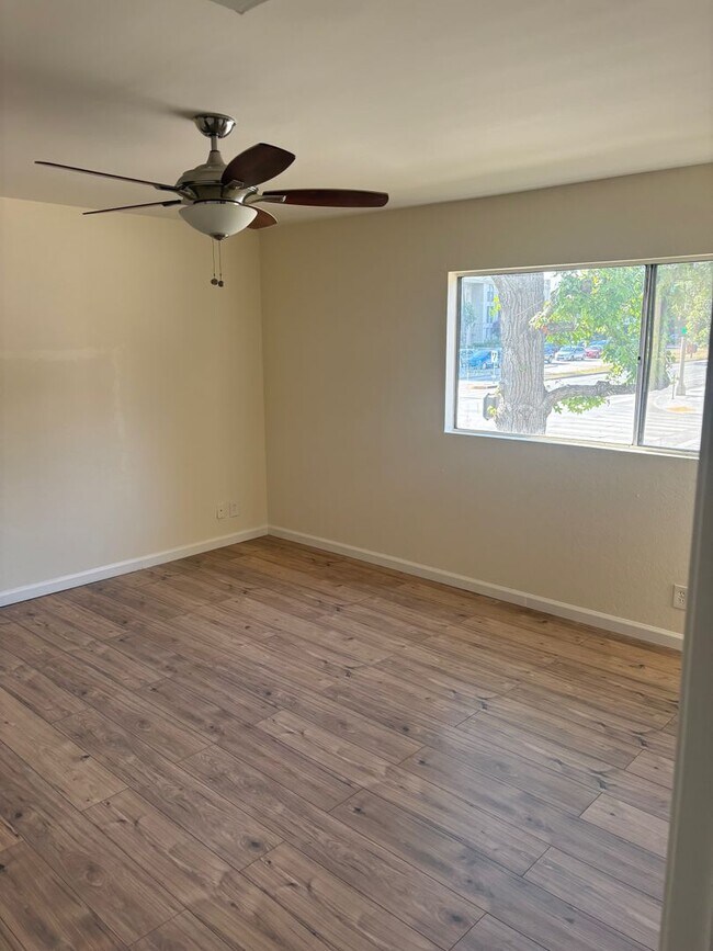 Building Photo - 2386 E Del Mar Blvd