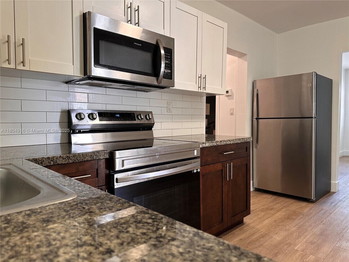 Foto principal - 2335 NW 43rd St