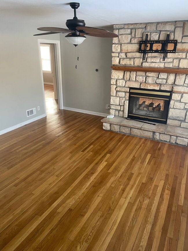 Building Photo - Charming Custom Home in Miller Beach!