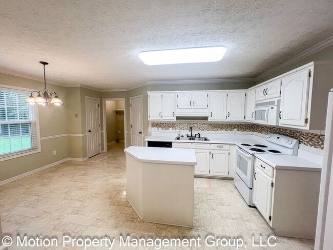 Building Photo - 861 Windward Rd