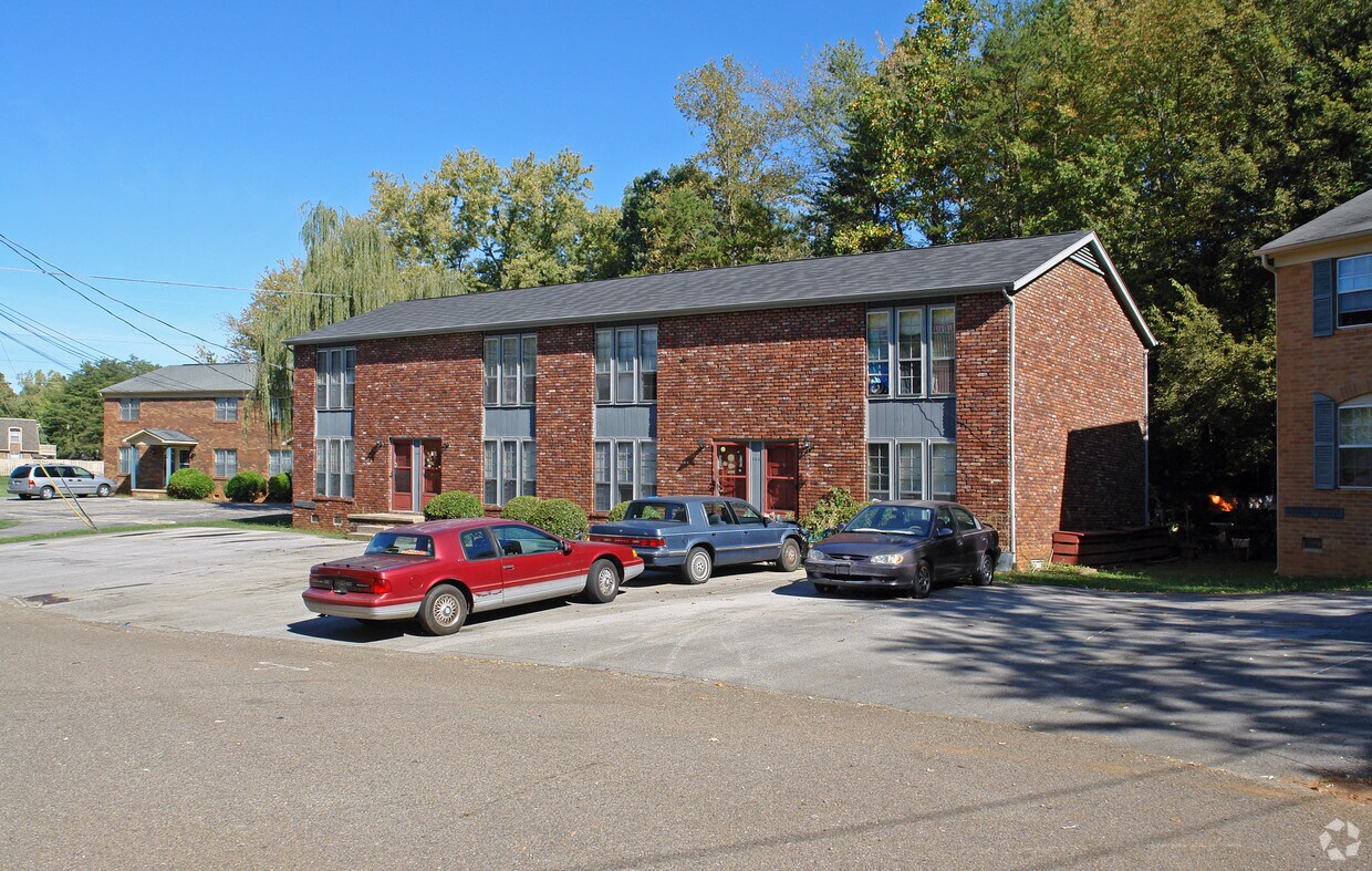 Primary Photo - 806 Teaberry Rd