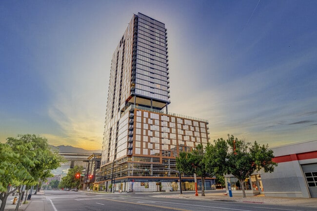 Building Photo - The Worthington