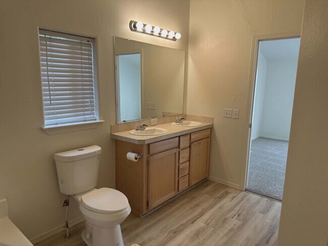 Foto del edificio - 5173 Bullion St