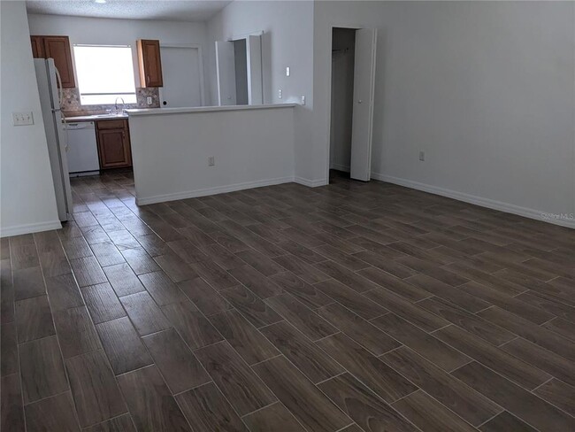 Building Photo - 619 Yak Ct