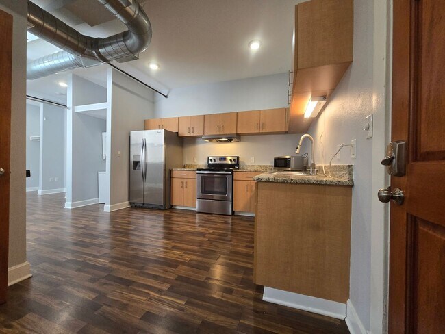 Foto del edificio - 302 W Commercial St