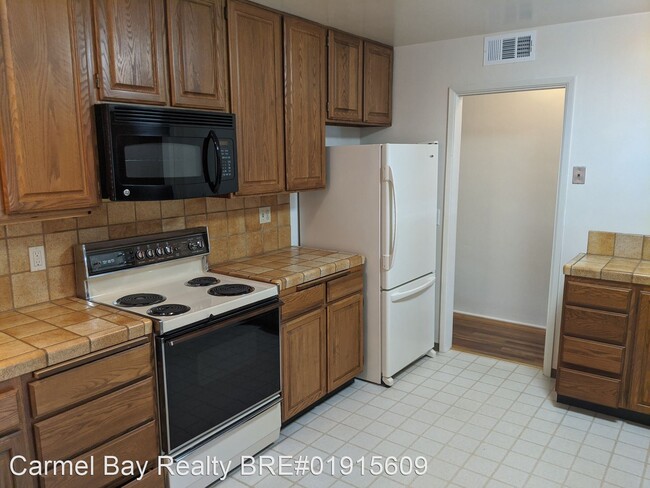 Building Photo - 3 br, 2 bath House - 912 Monterey Circle